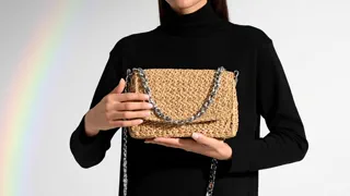 Frontal black turtleneck